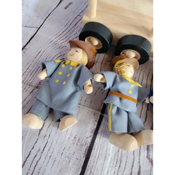 Play Wooden Horse Buggy 3 Wooden Doll People - Picture 4 of 8